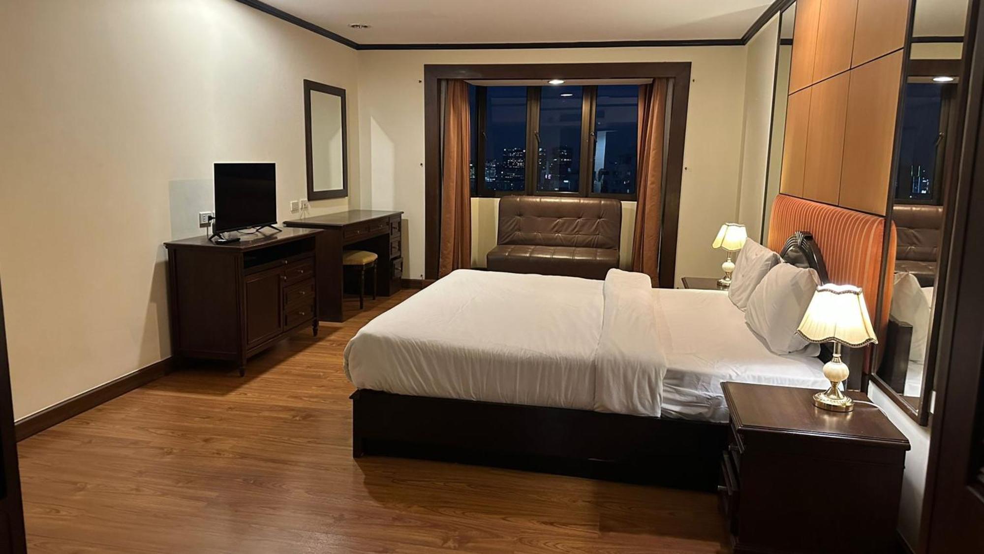 Omni Tower Sukhumvit Soi 4 Direct Apartment Банкок Екстериор снимка