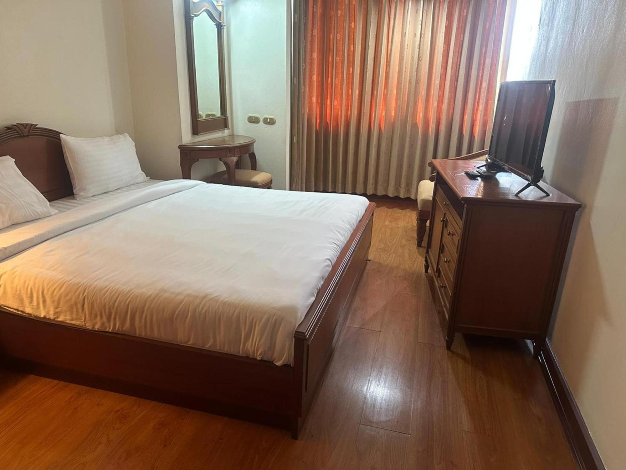Omni Tower Sukhumvit Soi 4 Direct Apartment Банкок Екстериор снимка