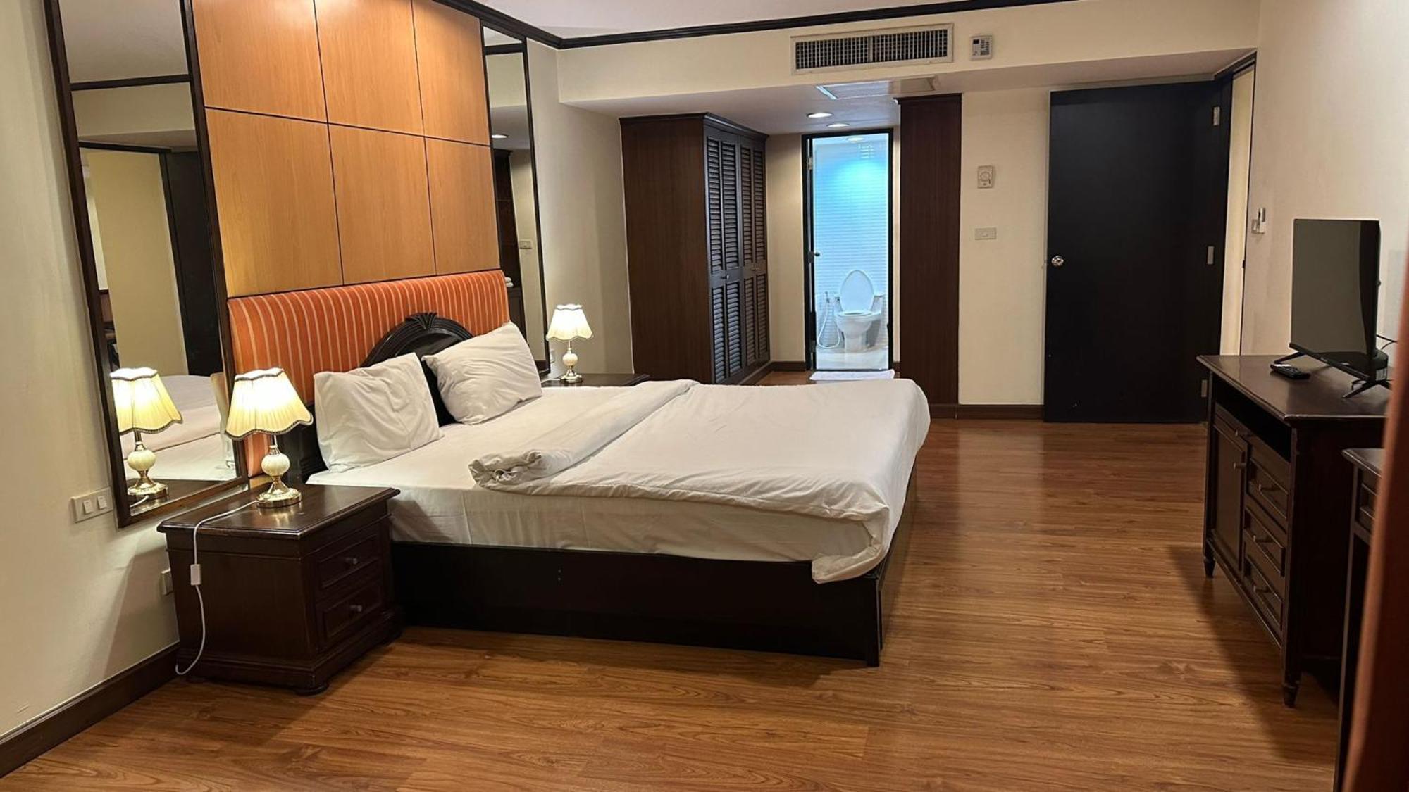 Omni Tower Sukhumvit Soi 4 Direct Apartment Банкок Екстериор снимка