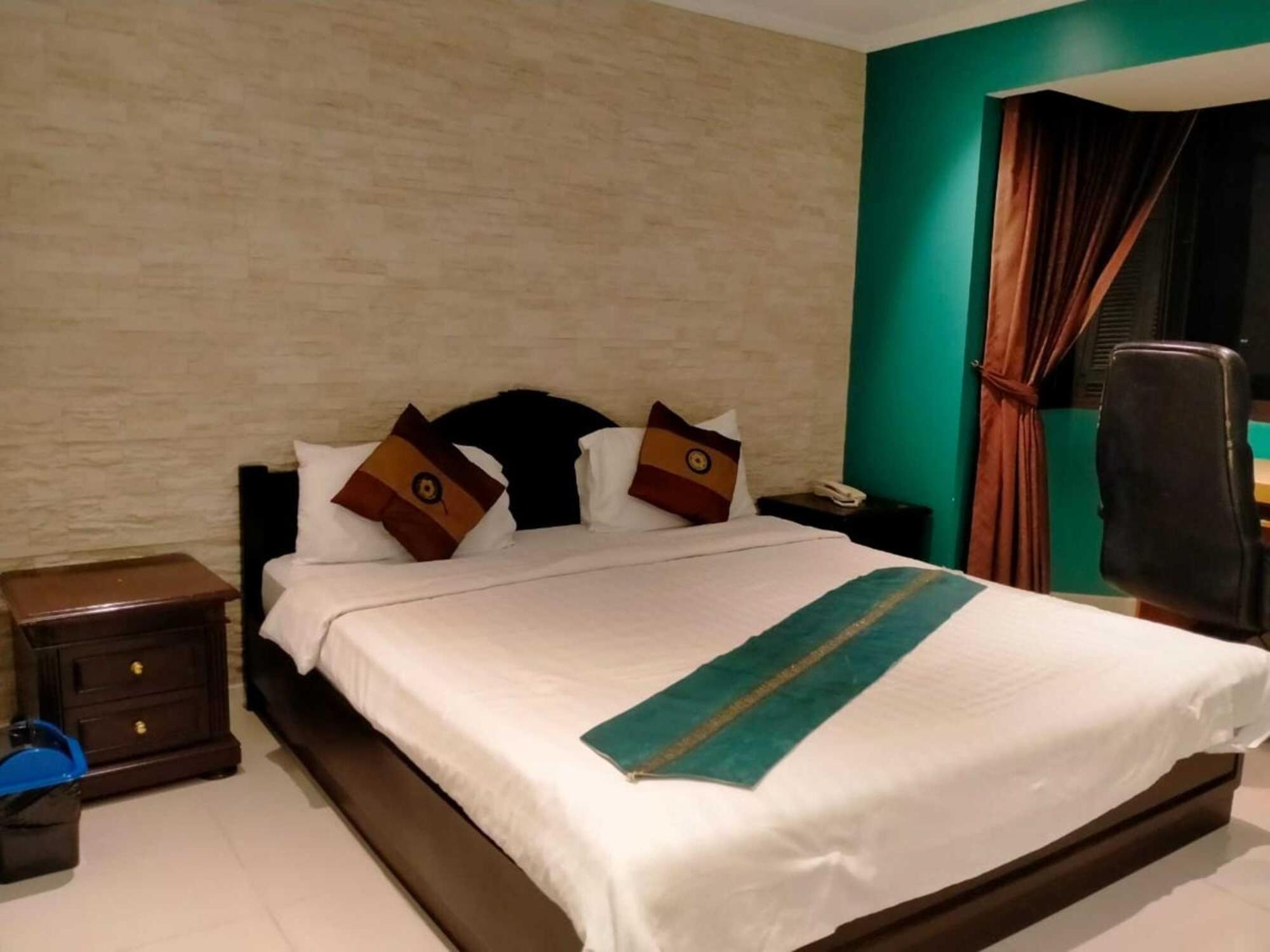 Omni Tower Sukhumvit Soi 4 Direct Apartment Банкок Екстериор снимка