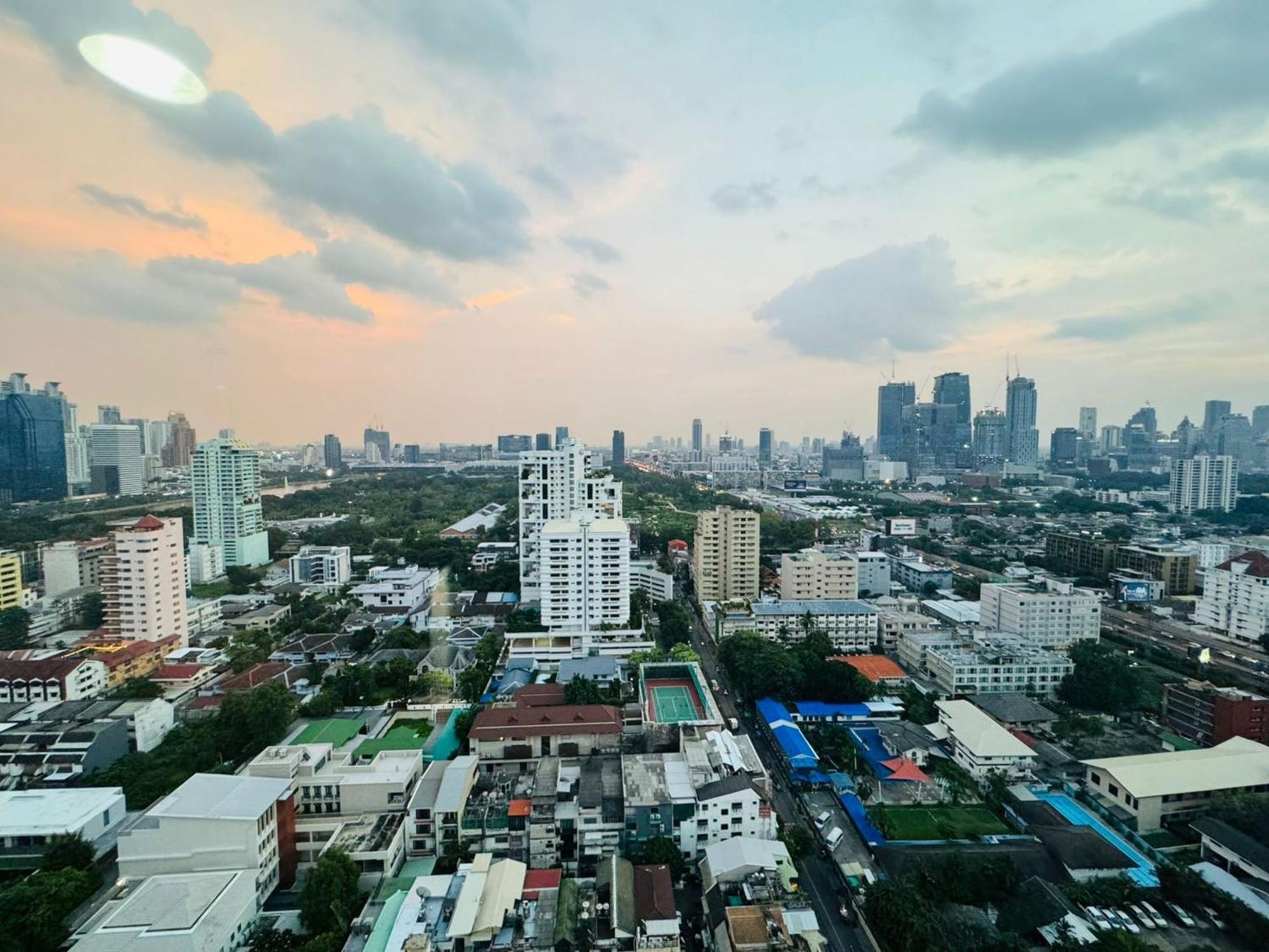 Omni Tower Sukhumvit Soi 4 Direct Apartment Банкок Екстериор снимка