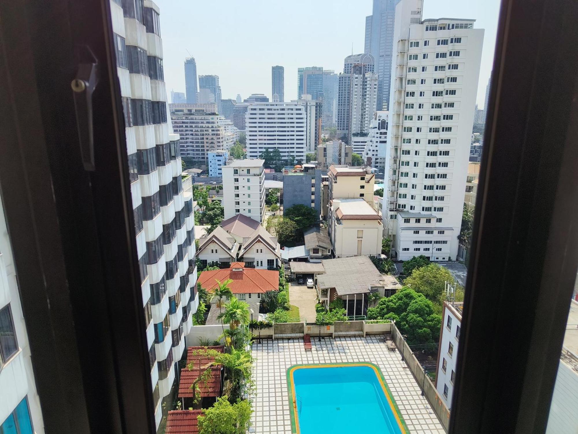 Omni Tower Sukhumvit Soi 4 Direct Apartment Банкок Екстериор снимка