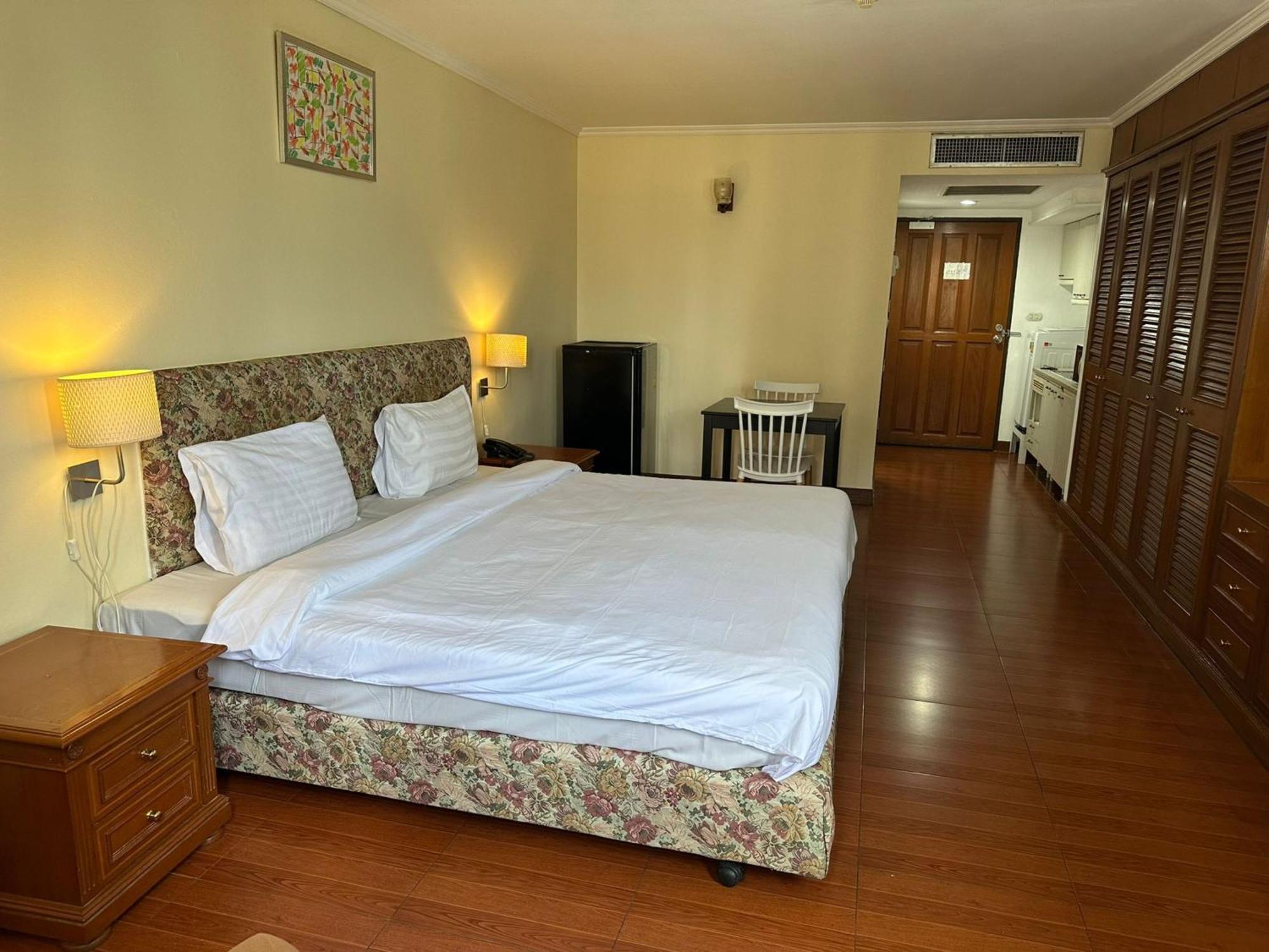 Omni Tower Sukhumvit Soi 4 Direct Apartment Банкок Екстериор снимка