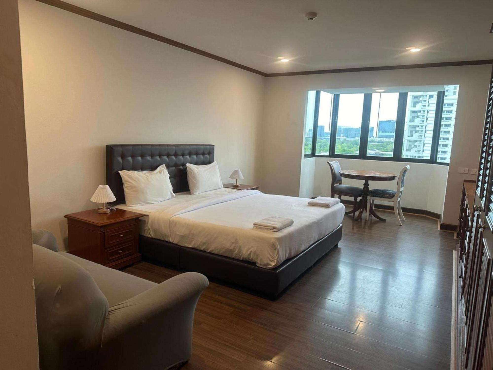 Omni Tower Sukhumvit Soi 4 Direct Apartment Банкок Екстериор снимка