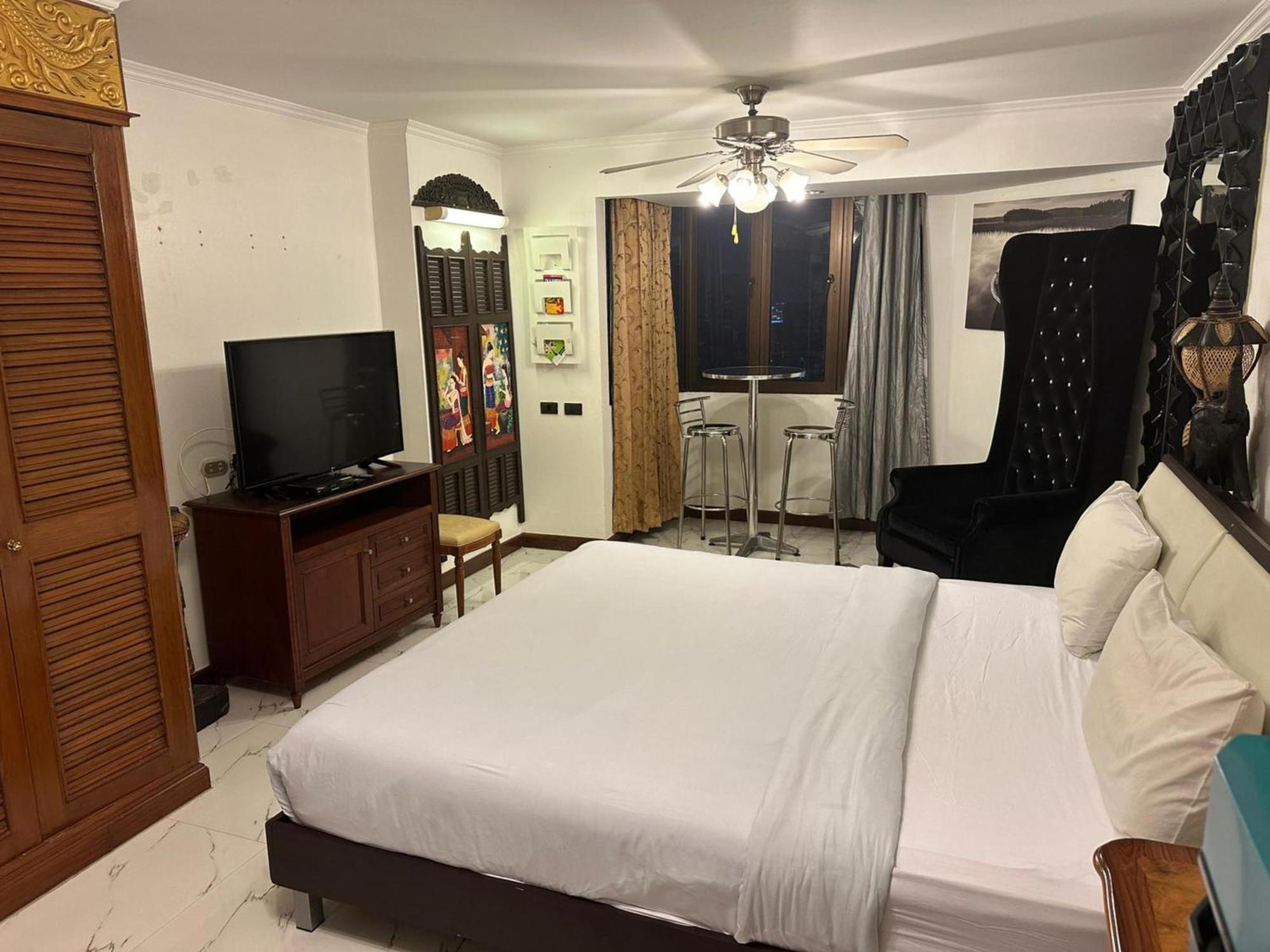 Omni Tower Sukhumvit Soi 4 Direct Apartment Банкок Екстериор снимка