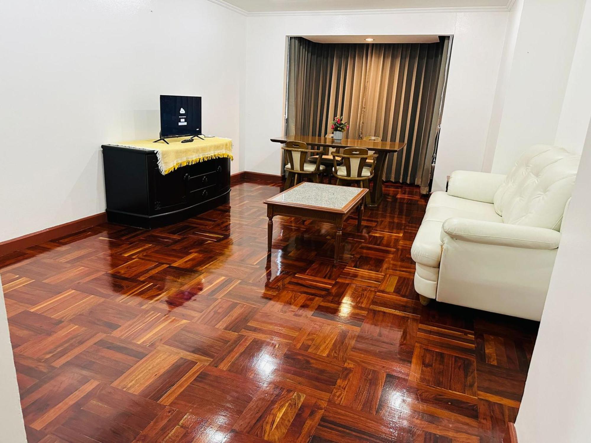 Omni Tower Sukhumvit Soi 4 Direct Apartment Банкок Екстериор снимка