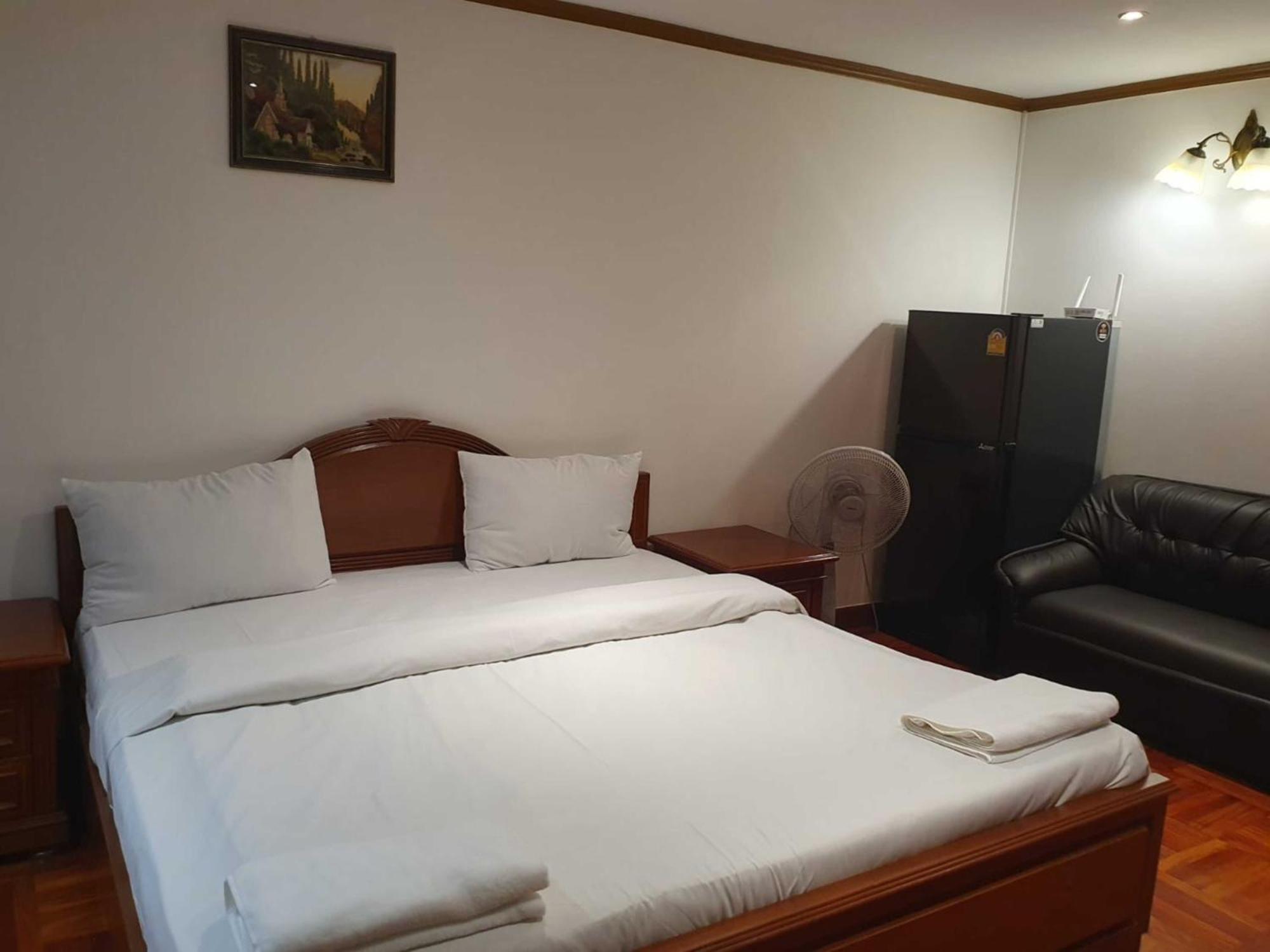 Omni Tower Sukhumvit Soi 4 Direct Apartment Банкок Екстериор снимка
