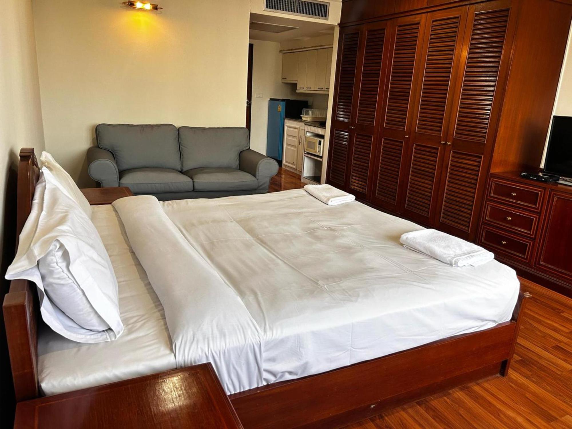 Omni Tower Sukhumvit Soi 4 Direct Apartment Банкок Екстериор снимка