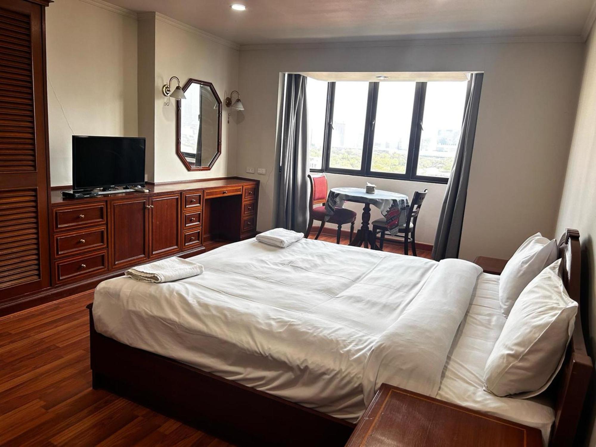 Omni Tower Sukhumvit Soi 4 Direct Apartment Банкок Екстериор снимка